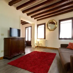 https://san-marco-central.hotelinveneto.com